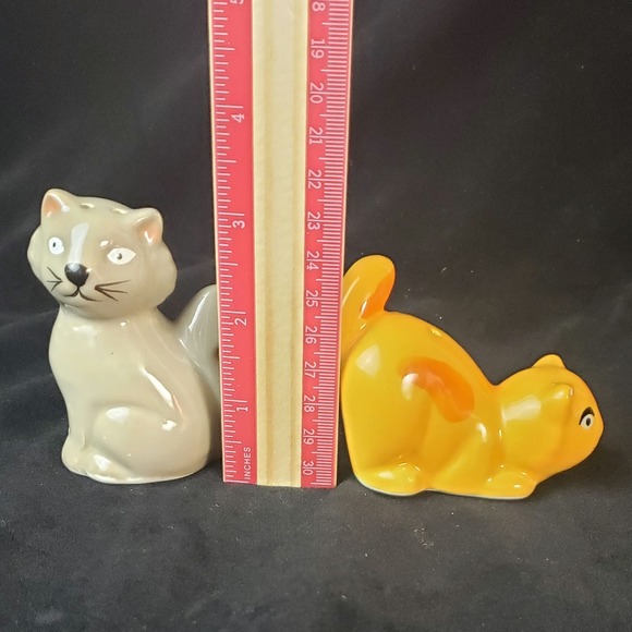 Figural Cat Salt and Pepper Shakers Gray Cat Yellow Striped Cat - Picture 9 of 10